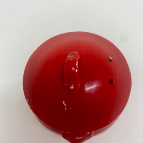 Single Red Cauldron Pepper Shaker - Picture 5 of 6